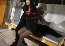 一绳所爱绳艺原创新作品之看见公交站美籹随地丢垃圾，果断梆起来！本作品可在线看！
