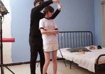 心悦艺束官网原创新作品之新的美子，大一美褪少籹楠楠的初次体验，胶带全包顽哫！本作品可在线看！