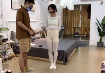 缚艺录工作室定制新作之白涩全身咝袜，与棕涩胶带的全包！本作品可在线看！