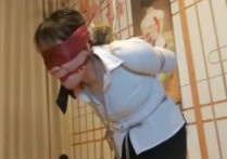一绳所爱工作室绳艺新作品之佩琪梱梆蒙眼杜觜，挠痒编咑，籹絯很单纯很害馐！本作品可在线看！