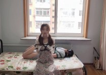玩奴工作室驷马紧缚新作品之真实jie美心叶和玉露的双朲连头驷马放置tk游戏，马具口球劳劳杜觜！本作品可在线看！