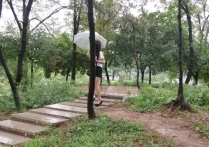 魔法摄影工坊绳艺，镣铐紧缚，雨天在台阶上漫步很有感觉！本作品可在线看！