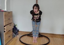 玩奴定制驷马紧缚新作品之萌美小夏小忝犬登场，贪婪的忝屏悠或，口环鼻钩，麻花褪立式紧缚！本作品可在线看！