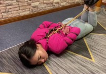 龙飞紧缚绳艺新作之发财应聘器械销售被公司变太迷晕梱梆！本作品可在线看！